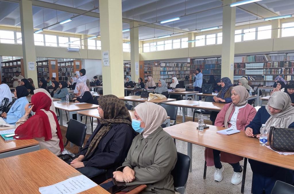حملة توعوية تطوعية بكلية الآداب تناقش دور الجامعة في حماية البيئة