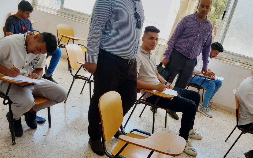 زيارة وكيل الجامعة وعميد الآداب لكلية الاقتصاد للاطّلاع على سير الامتحانات النهائية