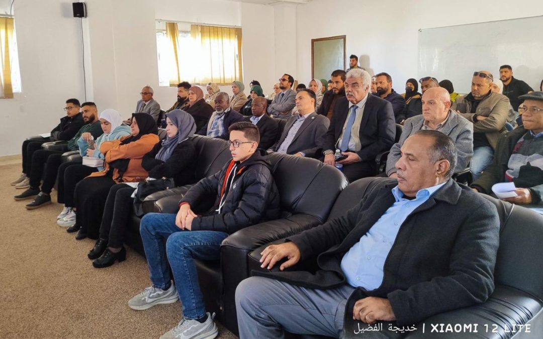 كلية الآداب تنعي فقيدها وتمنح ذويه درع الوفاء