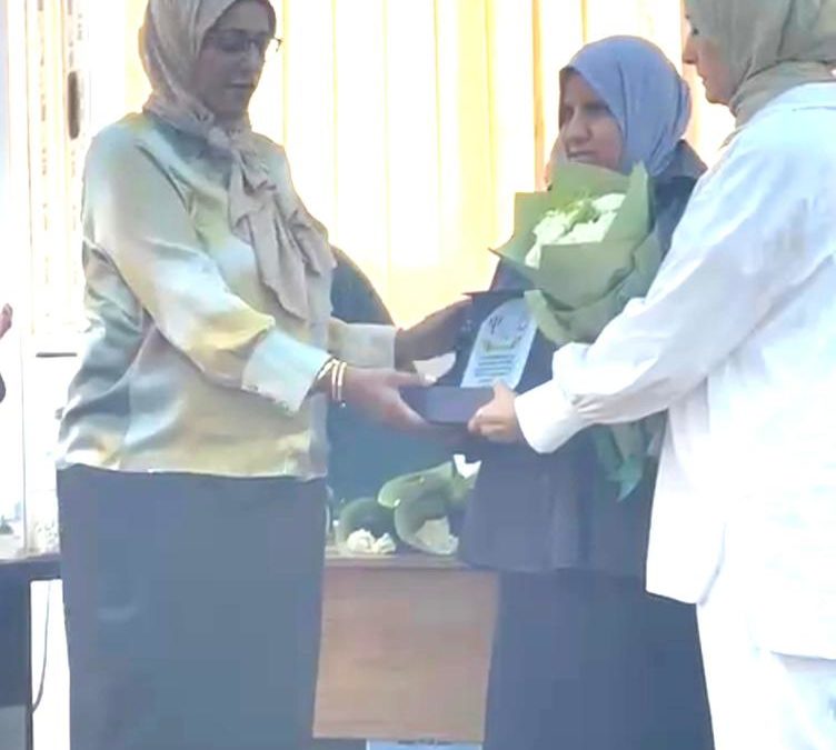 مشاركة طالبة دراسات عليا من ذوي الإعاقة البصرية في إحياء اليوم العالمي للصحة النفسية