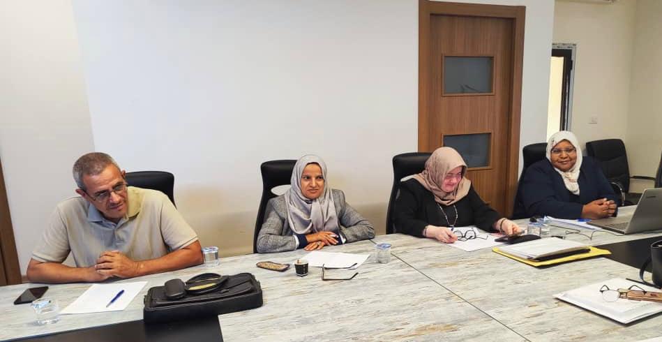 لجنة المناهج بكلية الآداب تعقد اجتماعها الثالث