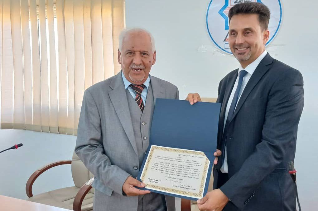 كلية الآداب بجامعة بنغازي تحيي الذكرى الرابعة والتسعين لاستشهاد المجاهد عمر المختار