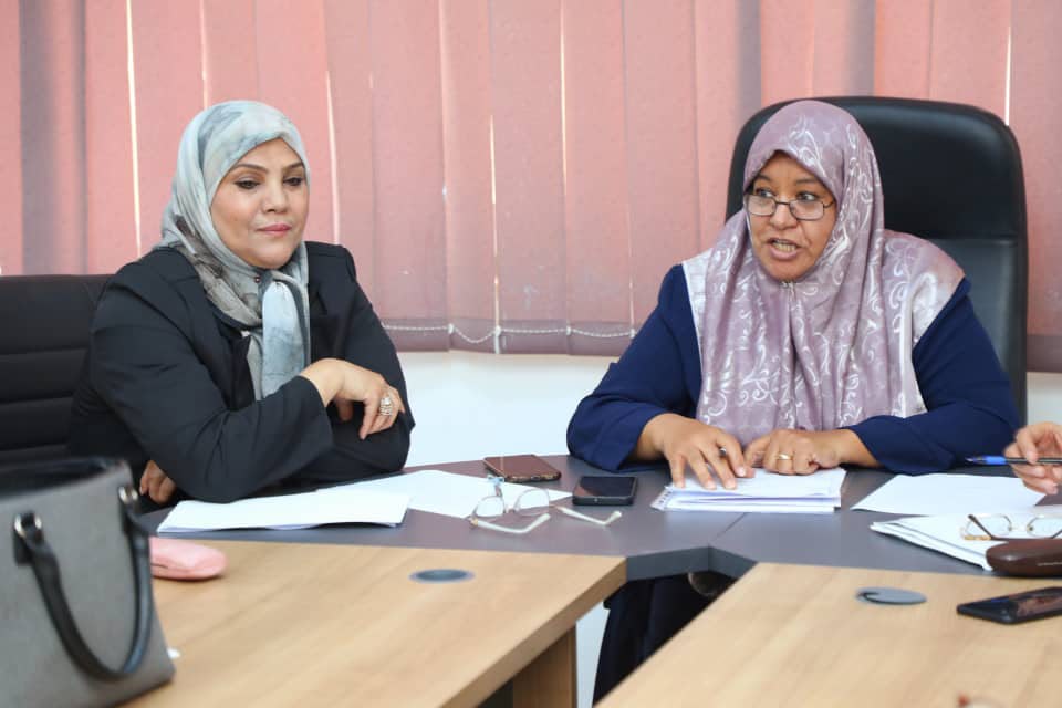 قسم الخدمة الاجتماعية يعقد اجتماعه الأول للعام الدراسي 2026/2027 ويشهد مراسم تسليم رئاسة القسم